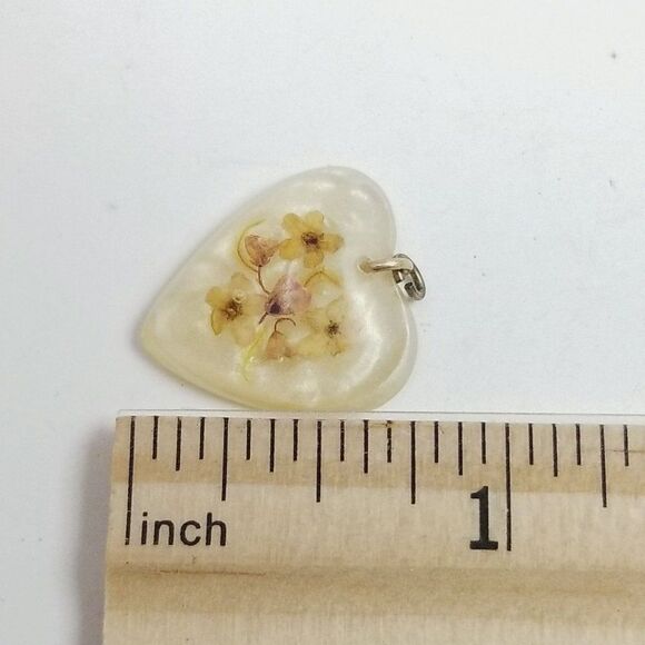 Vintage Heart Pendant with Little Pressed Flowers, Cream Lucite Sweetheart - Picture 3 of 6